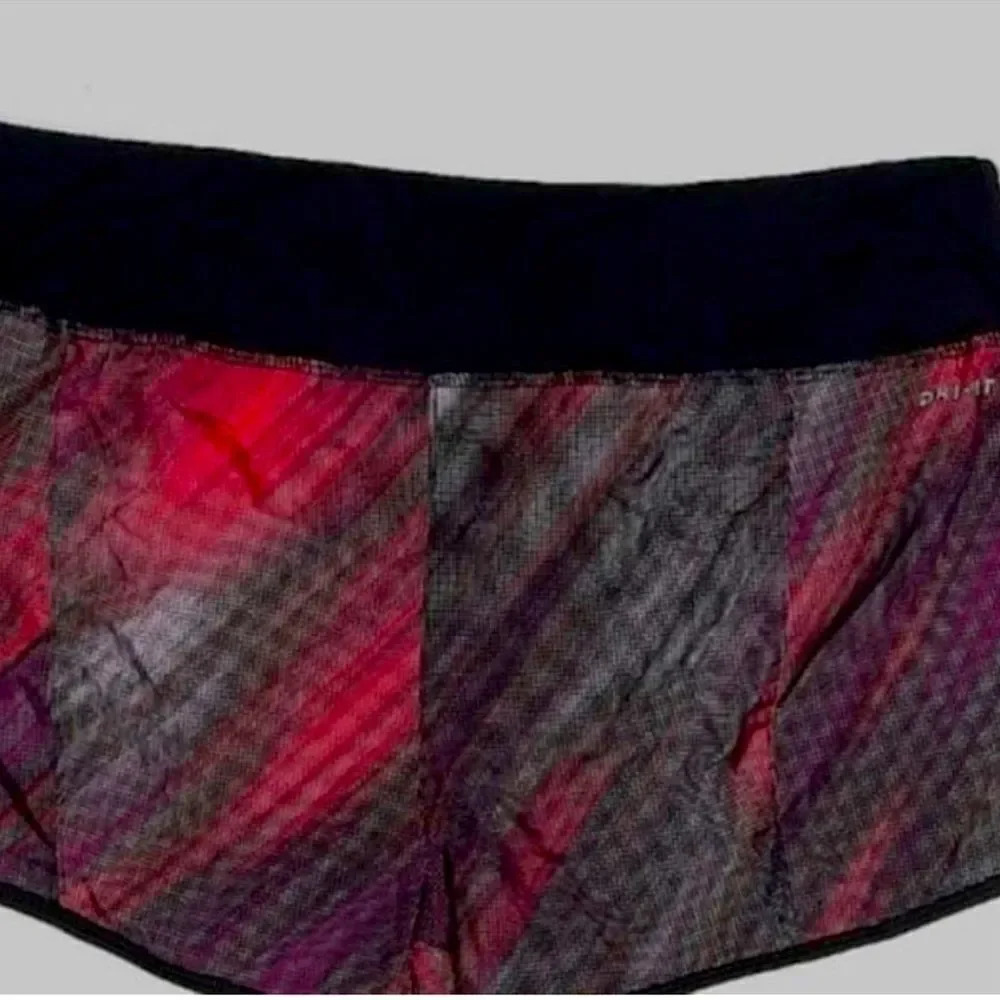 - NIKE WOMENS LIGHT STREAK CREW
PRINTED DRY FIT REFLECTIVE RUNNING
SHORTS SIZE M - Picture 8 of 11